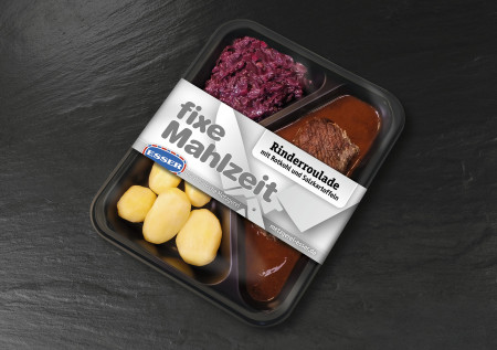 Rinderroulade mit Rotkohl und Salzkartoffeln