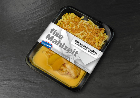 Hähnchenbrustfilet auf Pfirsichsauce mit Käsespätzle