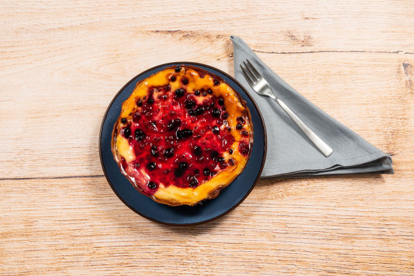 Gebackener Käsekuchen mit Beeren